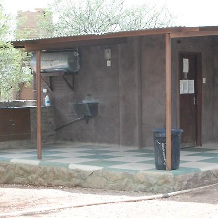 Oppi-Koppi Rest Camp Villa Kamanjab Bilik gambar