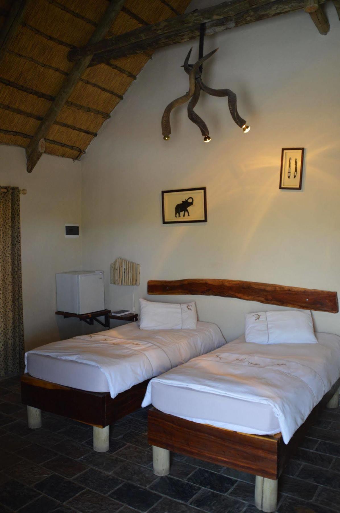 Oppi-Koppi Rest Camp Villa Kamanjab Luaran gambar