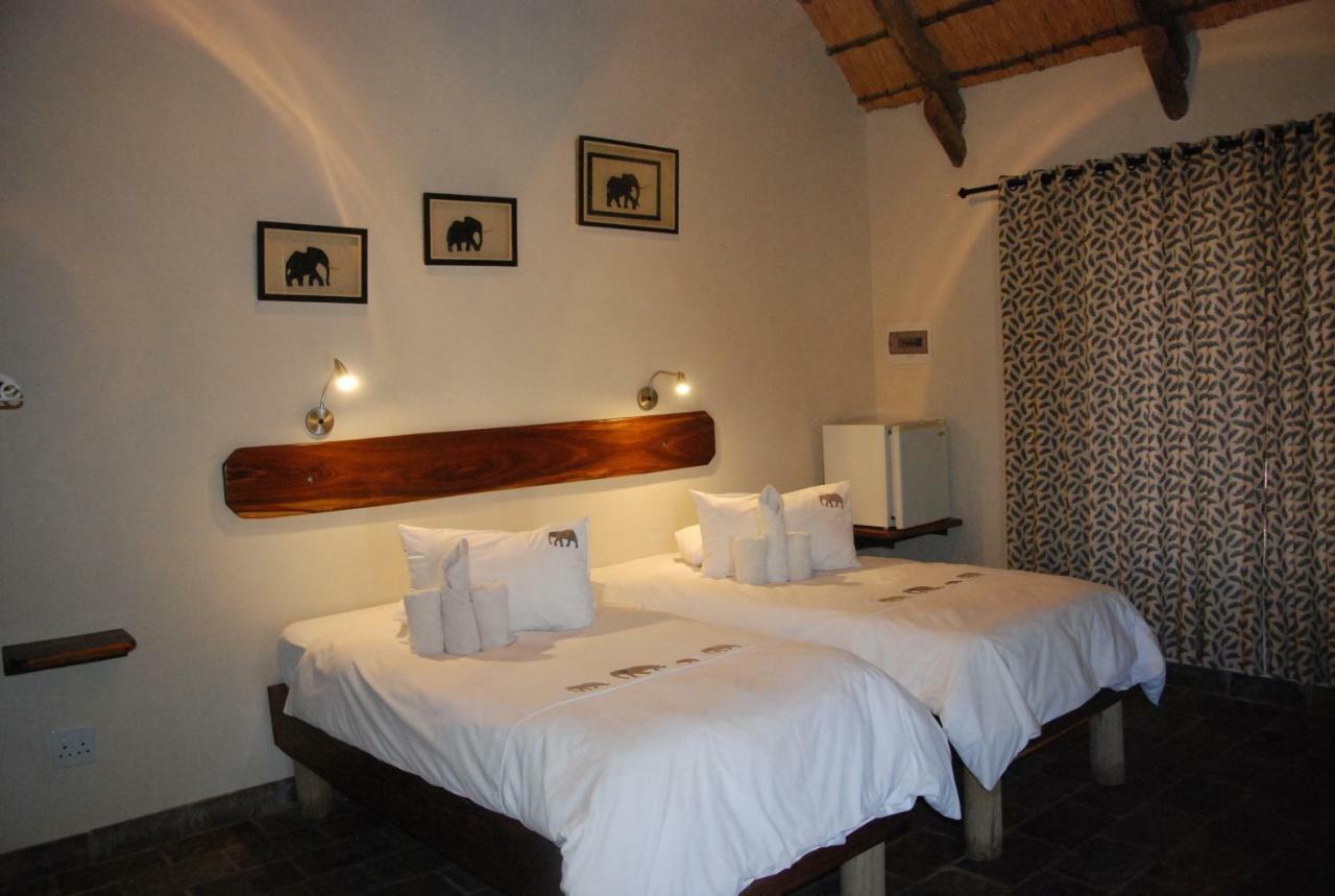 Oppi-Koppi Rest Camp Villa Kamanjab Luaran gambar