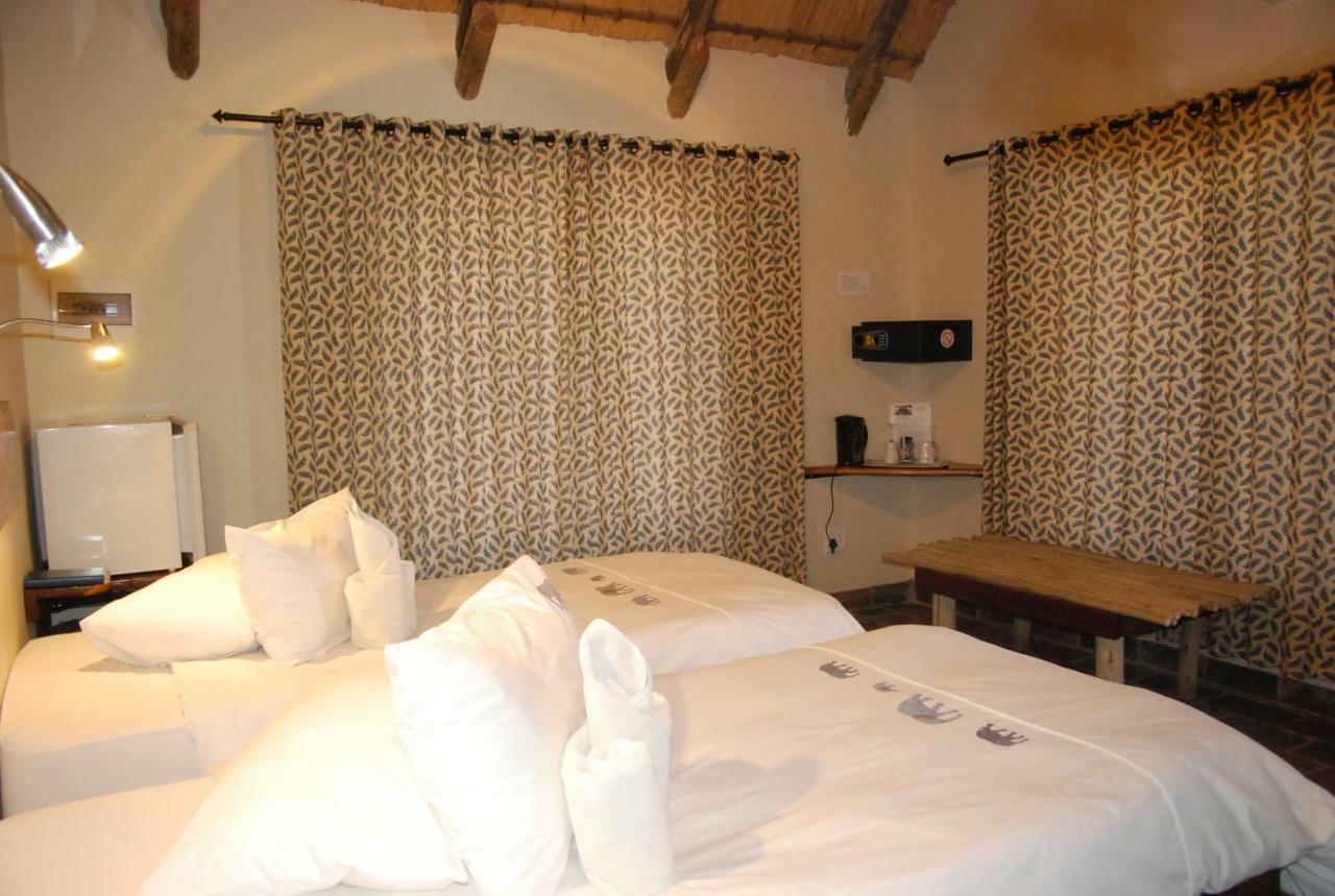 Oppi-Koppi Rest Camp Villa Kamanjab Luaran gambar