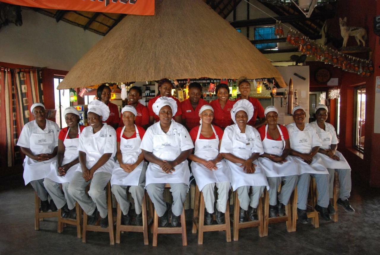Oppi-Koppi Rest Camp Villa Kamanjab Luaran gambar