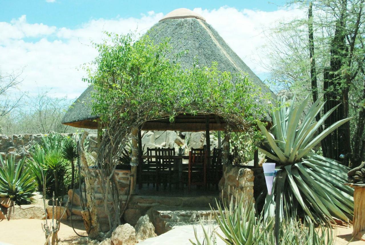 Oppi-Koppi Rest Camp Villa Kamanjab Luaran gambar