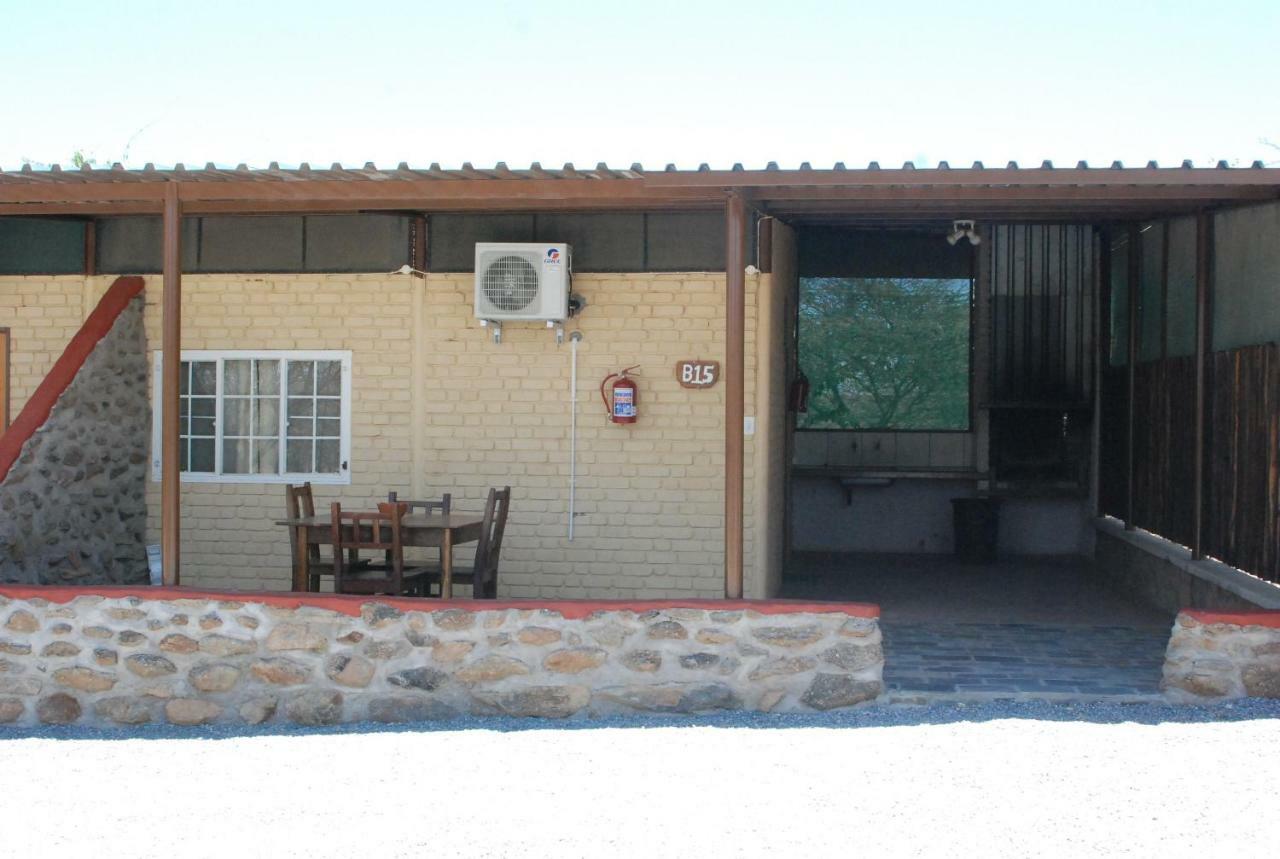 Oppi-Koppi Rest Camp Villa Kamanjab Luaran gambar