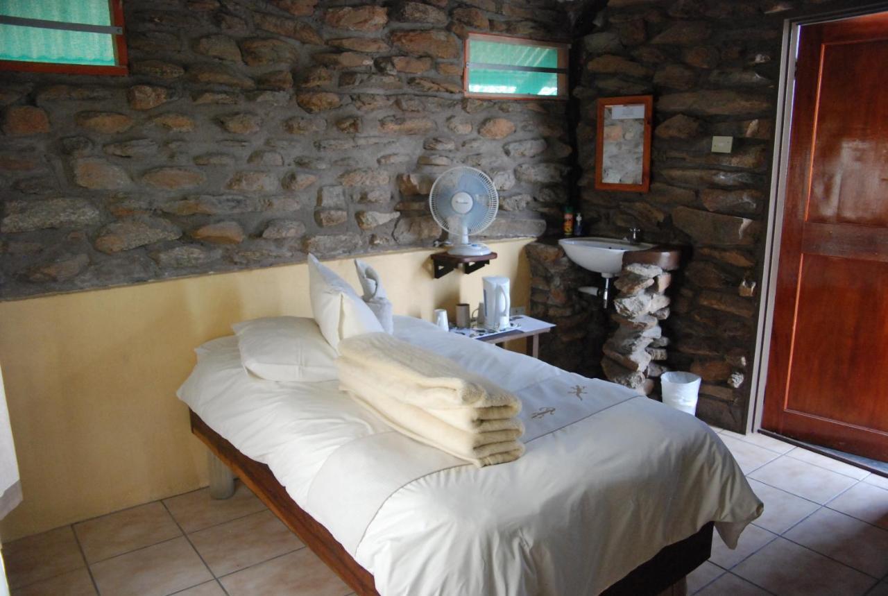 Oppi-Koppi Rest Camp Villa Kamanjab Luaran gambar