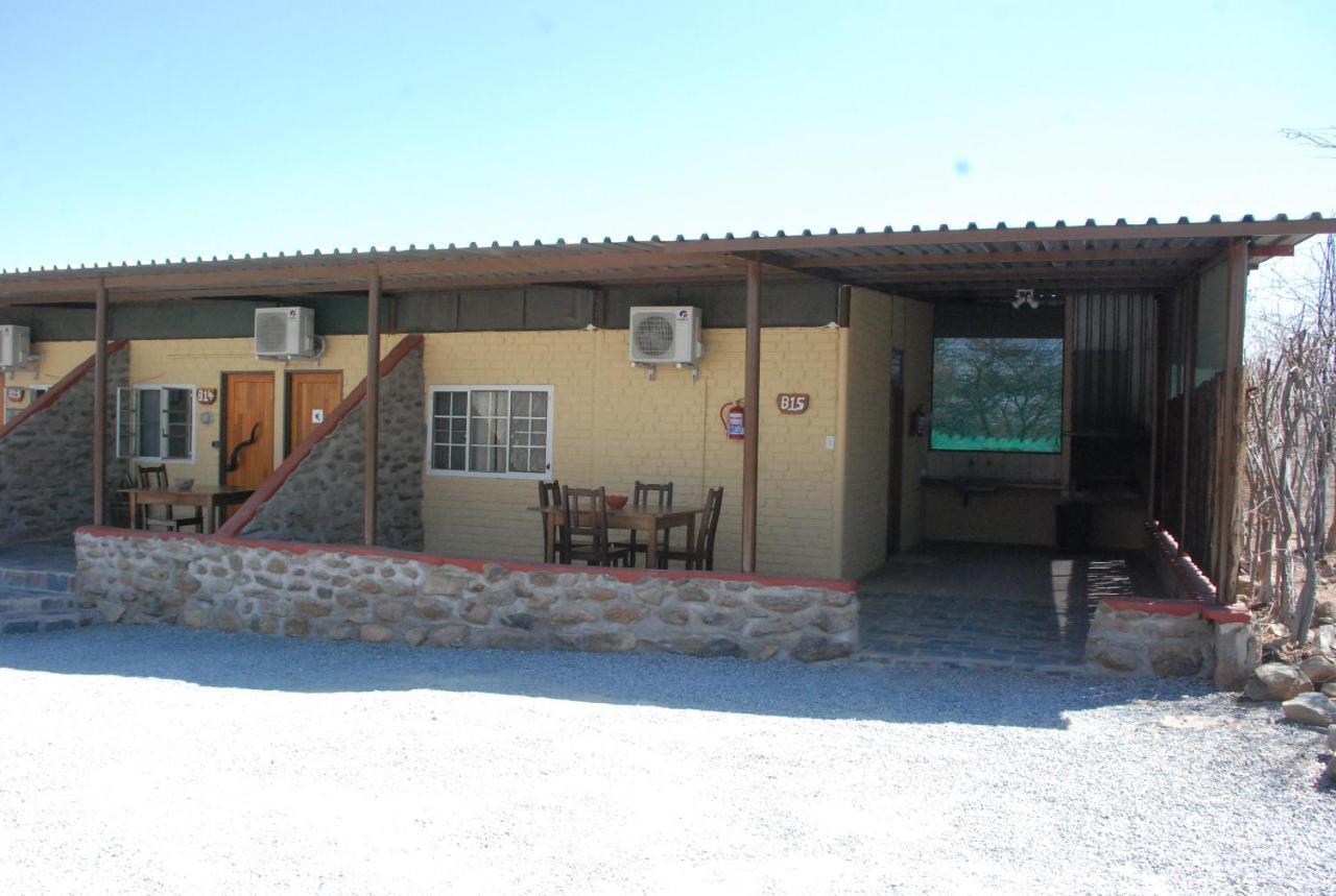 Oppi-Koppi Rest Camp Villa Kamanjab Luaran gambar
