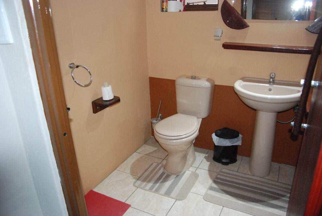 Oppi-Koppi Rest Camp Villa Kamanjab Luaran gambar