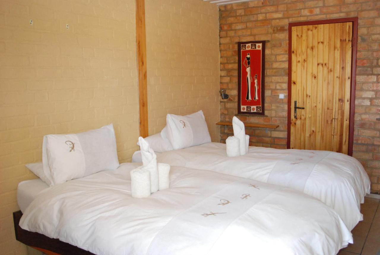 Oppi-Koppi Rest Camp Villa Kamanjab Luaran gambar