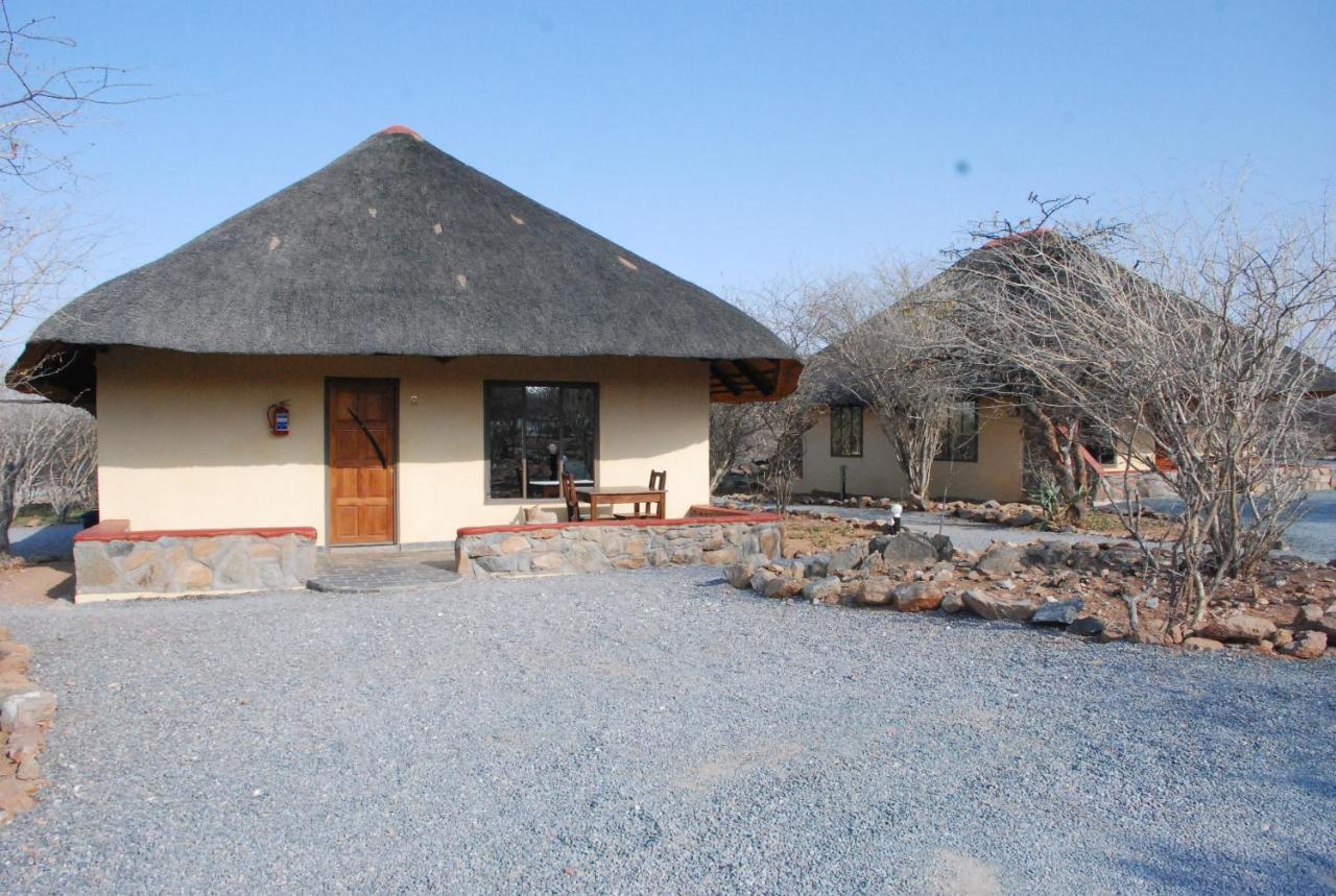 Oppi-Koppi Rest Camp Villa Kamanjab Luaran gambar