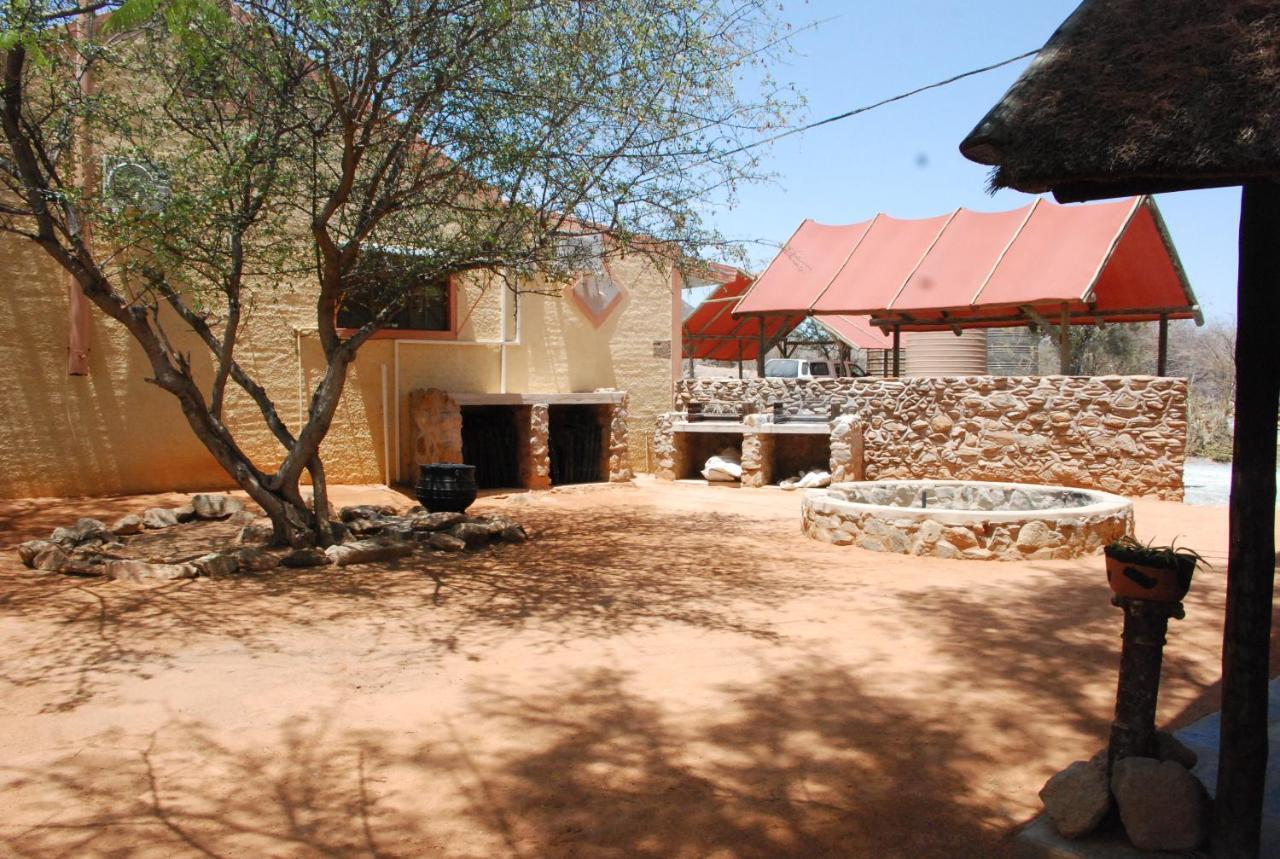 Oppi-Koppi Rest Camp Villa Kamanjab Luaran gambar